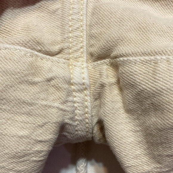 American Eagle size 4 stretch cream denim roll hem shorts EUC 11182 - Picture 4 of 6